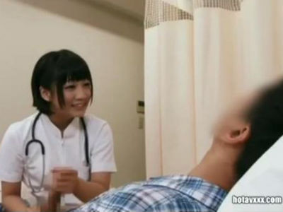 入院生活でザーメンの溜まった患者を手コキして笑顔で抜いてくれる黒髪清楚なナース